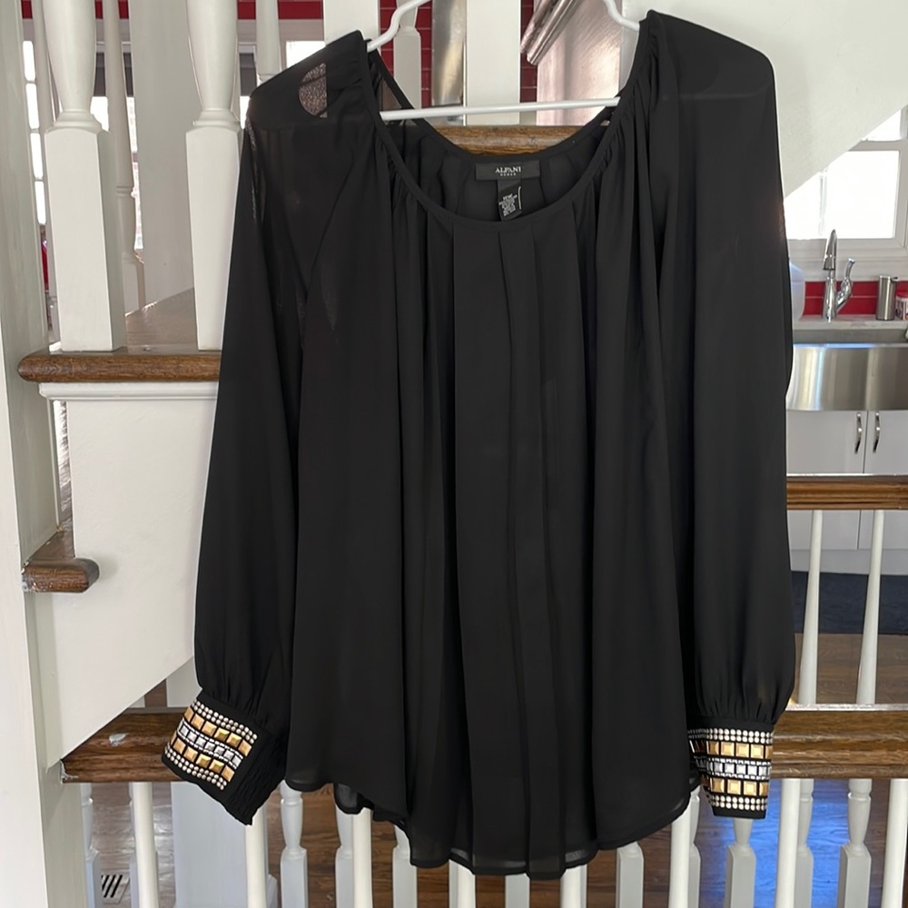 Alfani women blouse used only once in a party. Great condition.